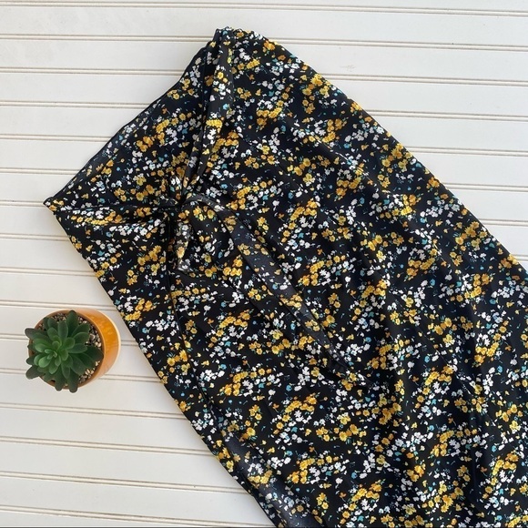 Ditsy floral wrap skirt Size 1X NEW - Picture 7 of 14